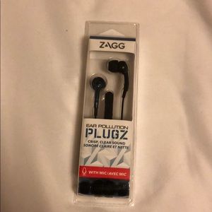 NWT Blue Zagg earbuds